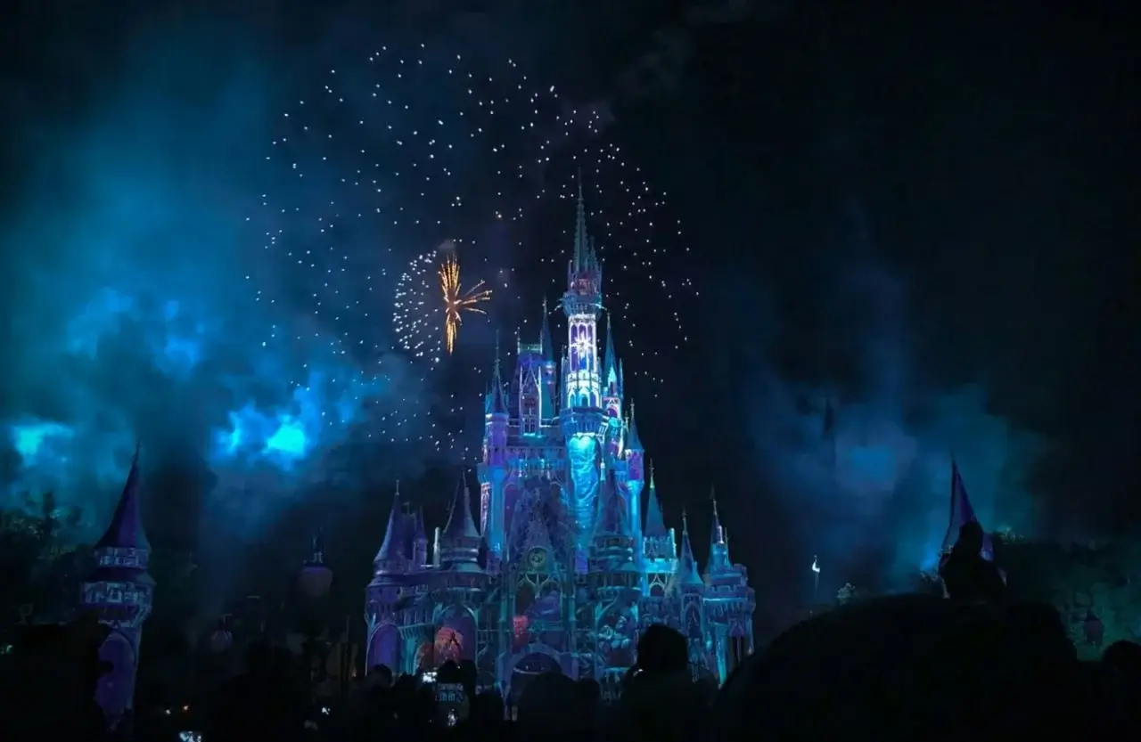 Disney Яқин Шарқда илк бор «Диснейленд» очади: БАА туризм марказига айланмоқда!