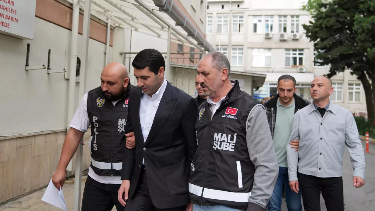 İstanbul belediye başkanlığı ofisinde yolsuzluk nedeniyle daha fazla tutuklama