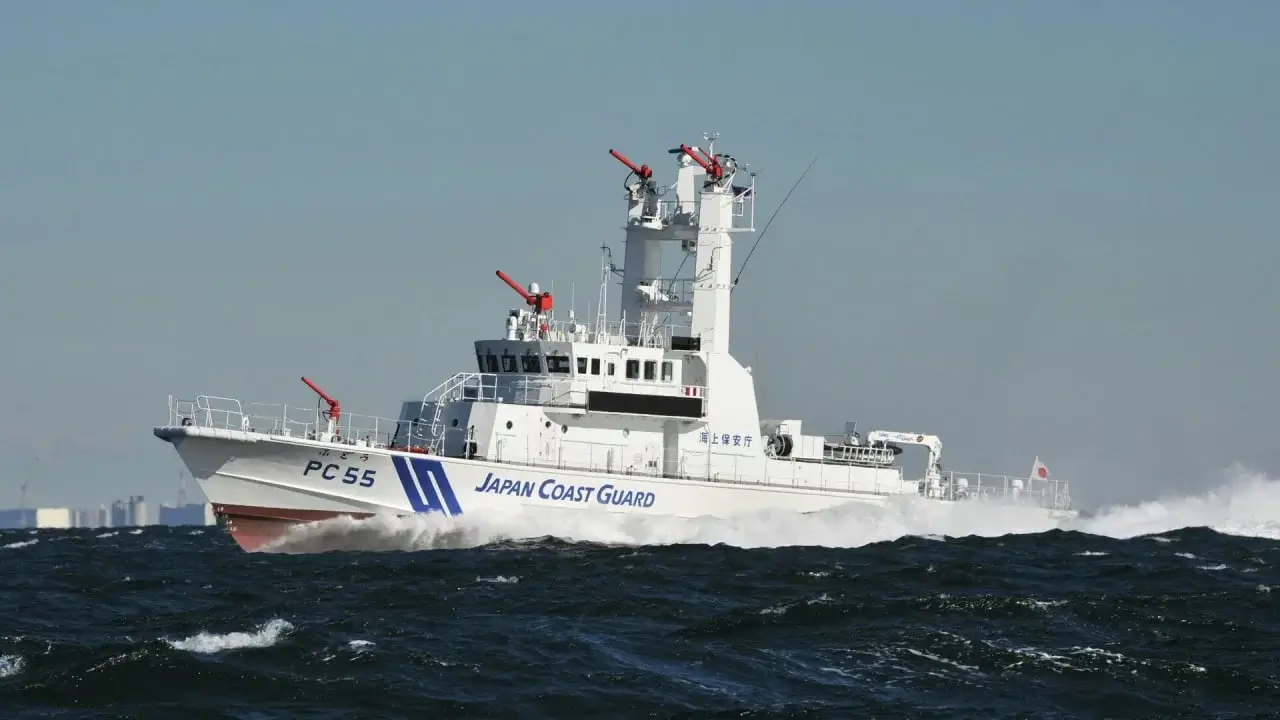 A Japanese ship fired machine gun fire in a disputed area with Russia!