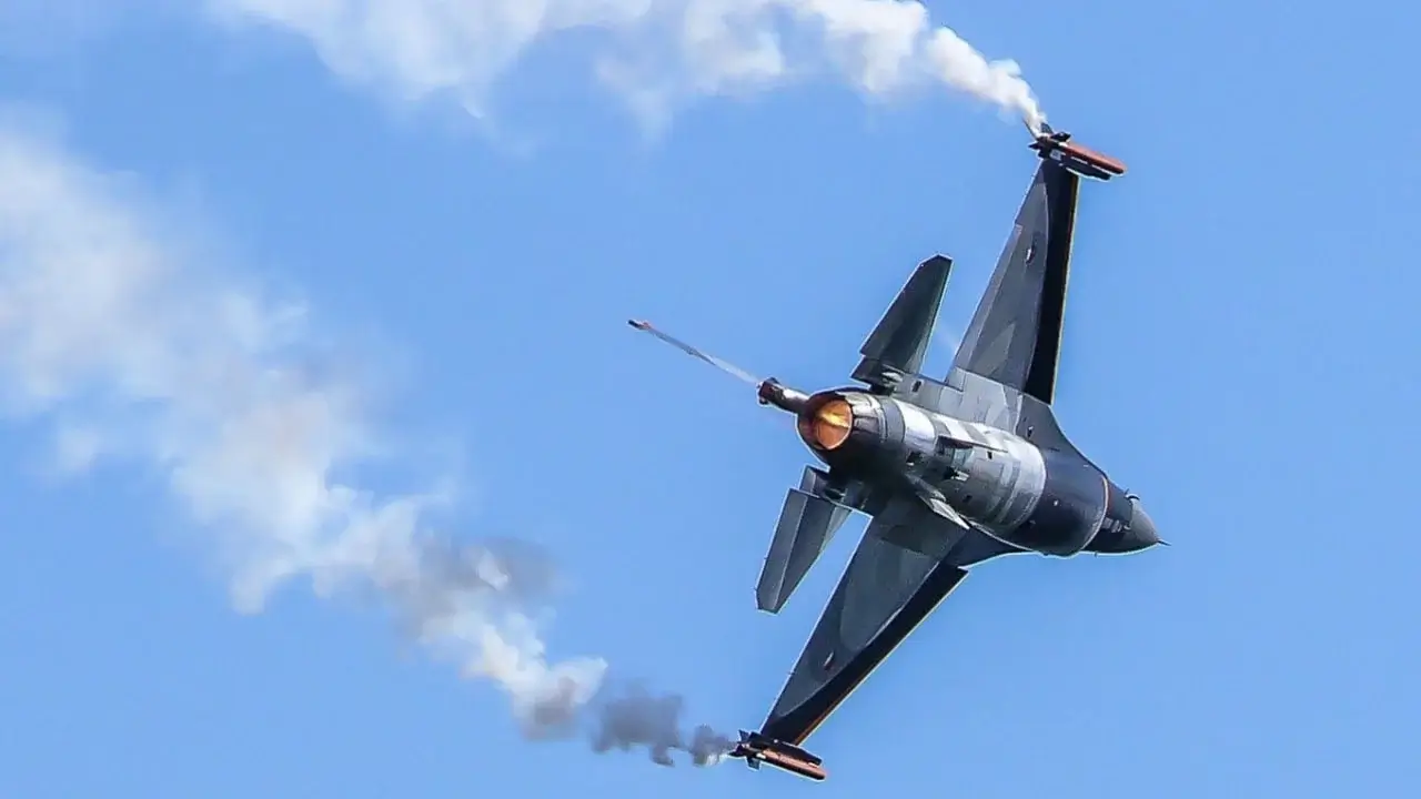 Украинада яна бир F-16 қирувчиси қулади: учувчи катапултадан фойдаланди, тергов бошланди