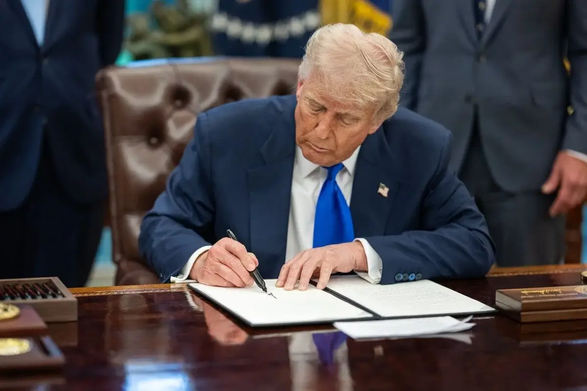 Трамп 8 майни Ғалаба куни деб эълон қилди: АҚШ Иккинчи жаҳон урушидаги етакчи ролини урғуламоқда