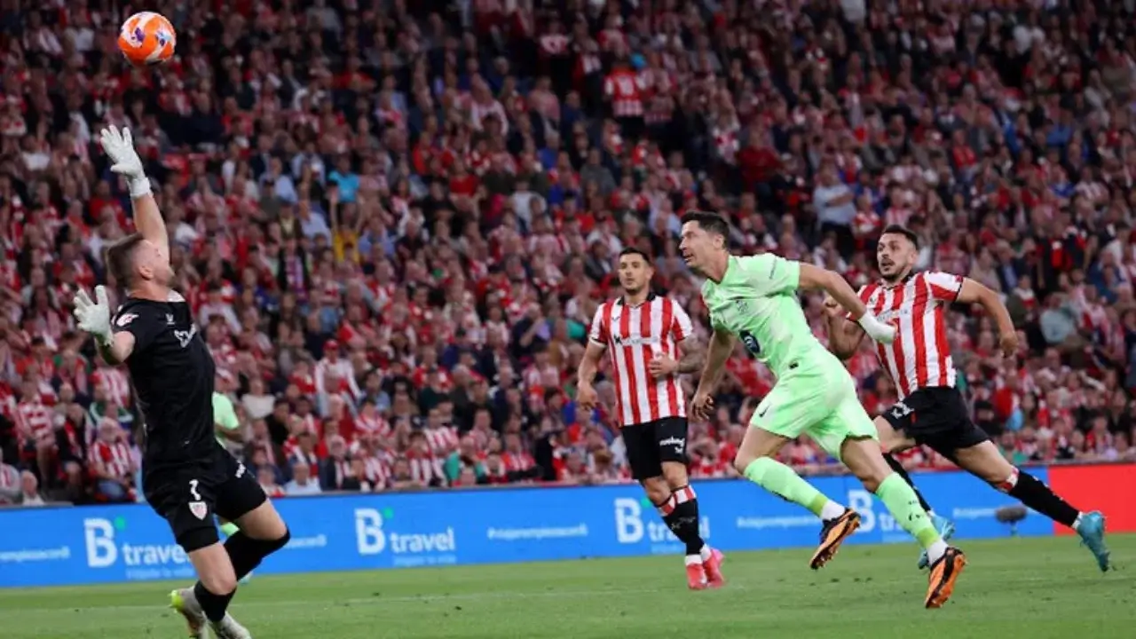 Lewandowski brace puts Barcelona 2–0 up at halftime