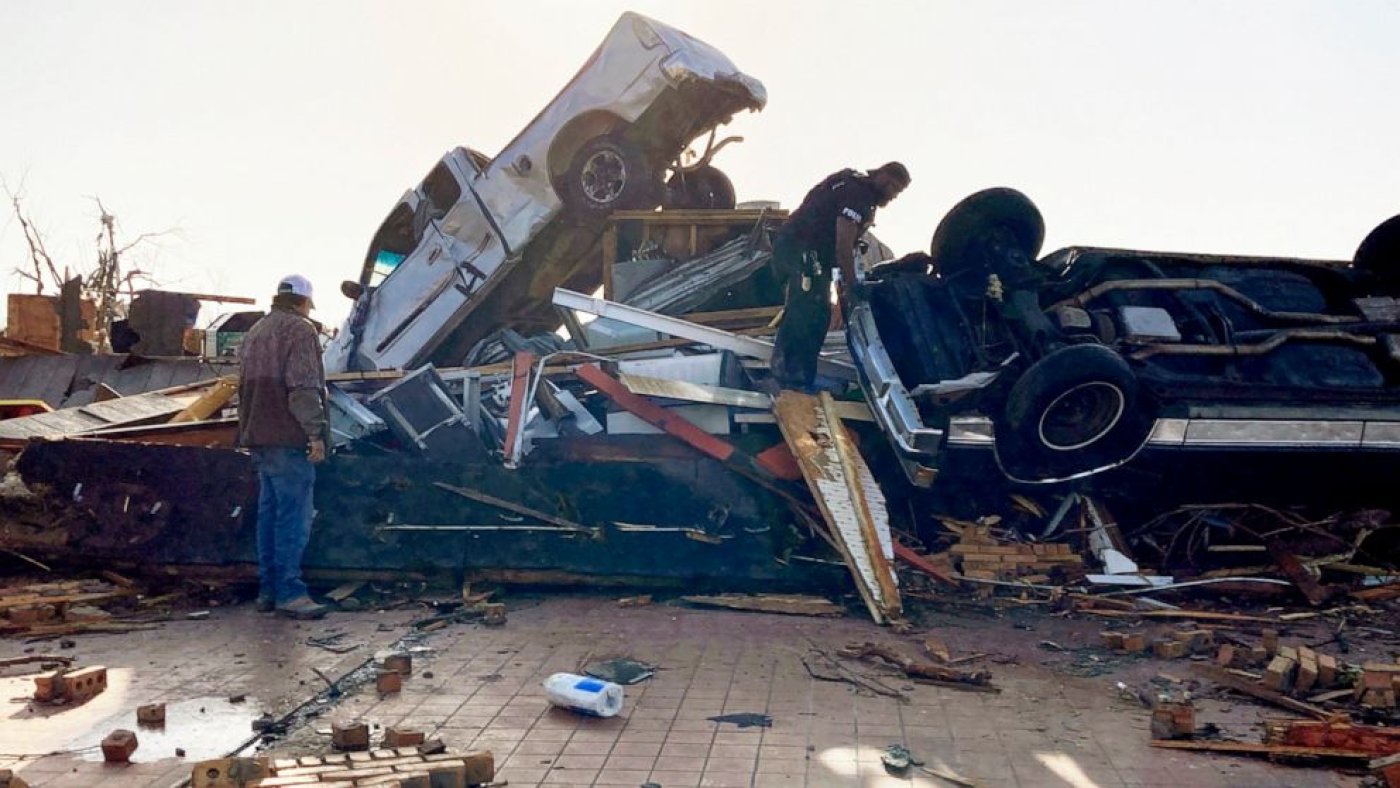 AQSH bo‘ylab halokatli tornado: o‘nlab odamlar halok bo‘ldi, shahar vayronaga aylandi