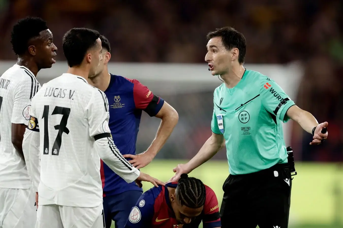 Real Madrid'e ağır darbe: İki yıldız oyuncu, sezonlarını Barselona maçında noktaladı!