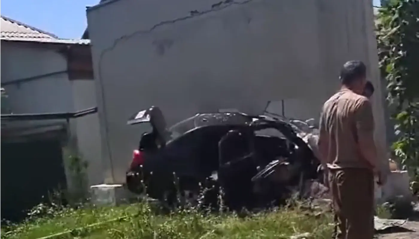 Lacetti crashed into a wall at high speed in Andijan (video)