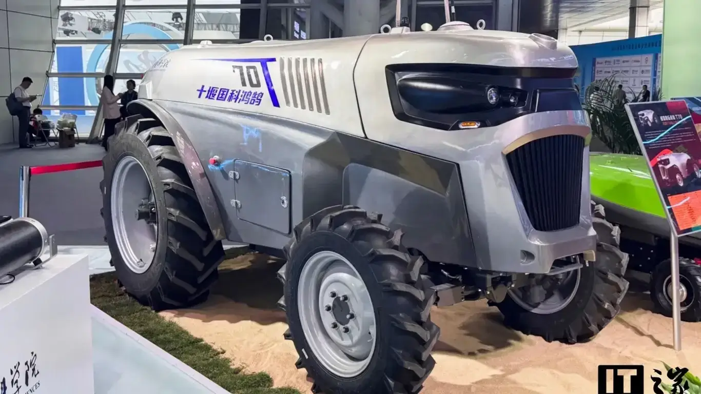 China's First Smart Electric Tractor: Honghu T70