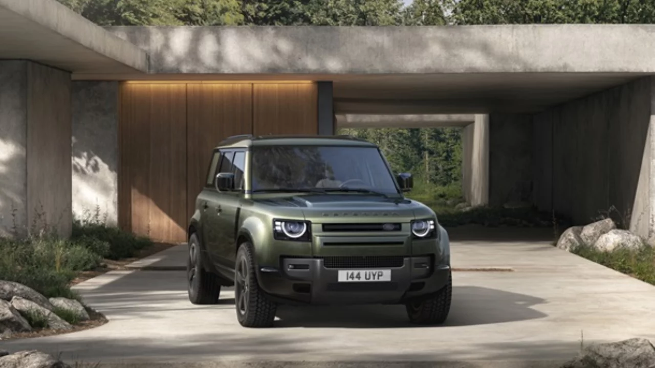 The new Land Rover Defender is presented: a revolution in design and technology!