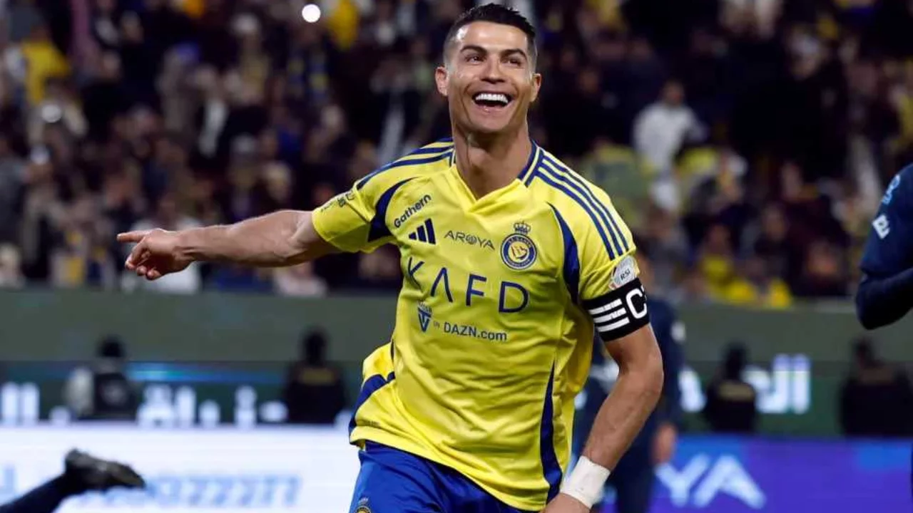 Ronaldo is faced with two paths: a choice between "Al-Hilal" and "An-Nasr"