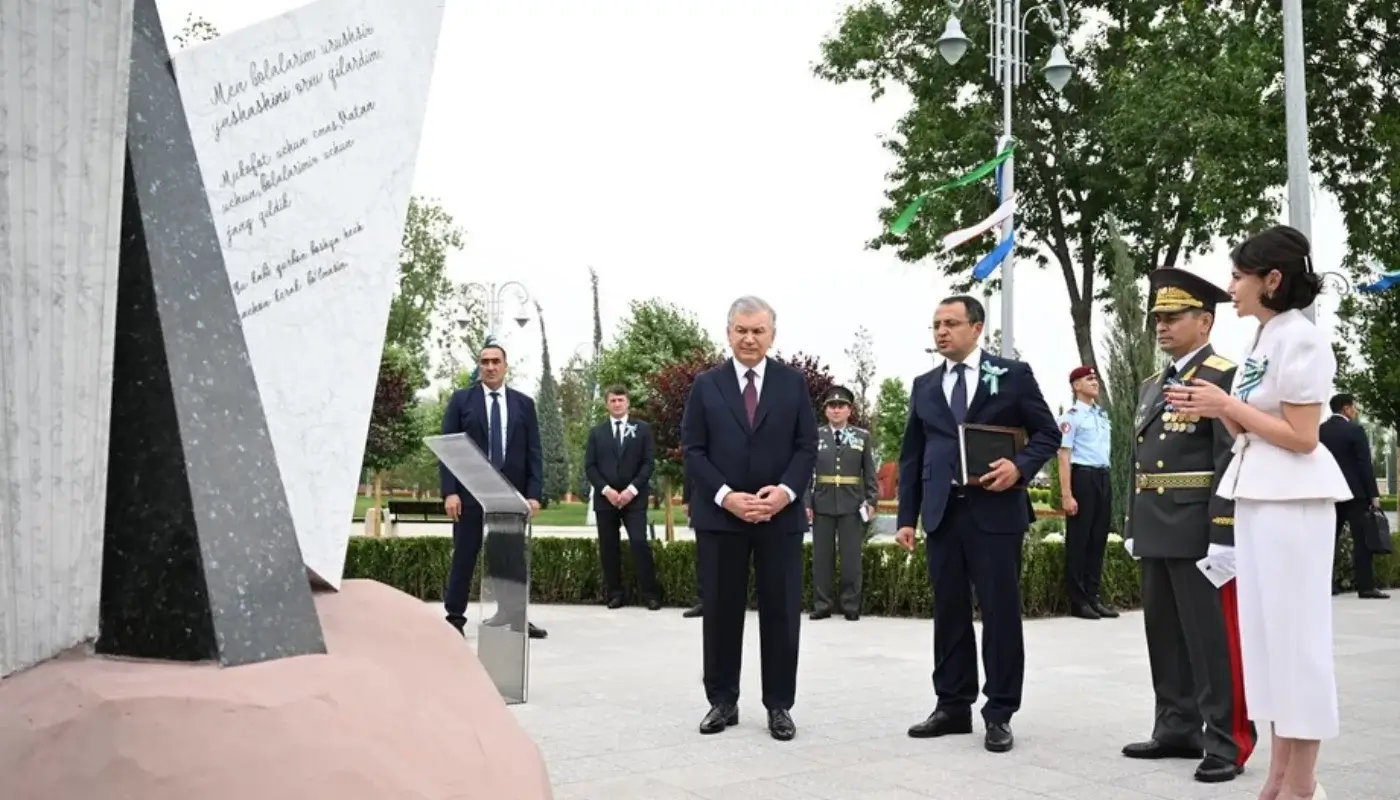 Президент Ғалаба боғида бўлиб ўтган хотира маросимида иштирок этди