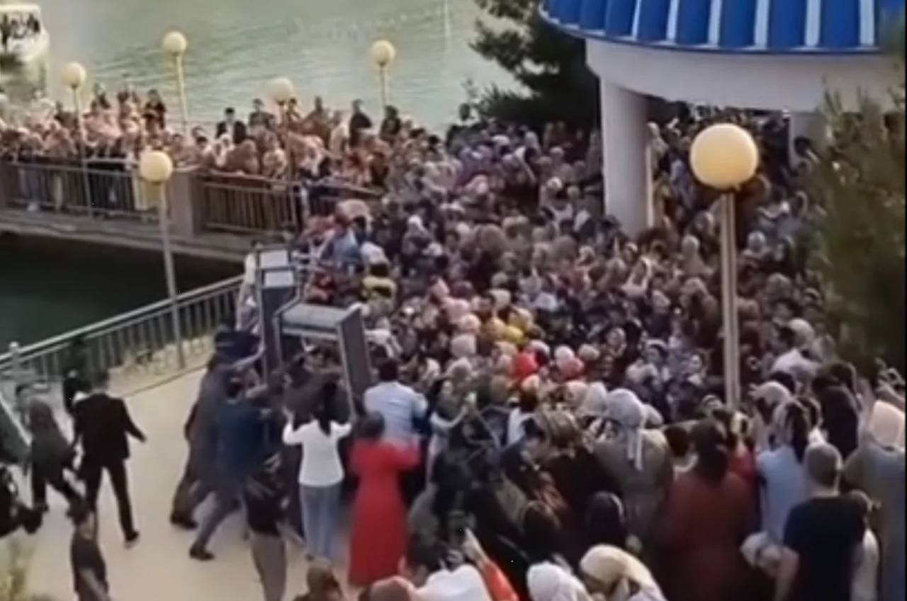 Thousands of Namangan residents broke through the barriers to see Yulduz Usmanova!