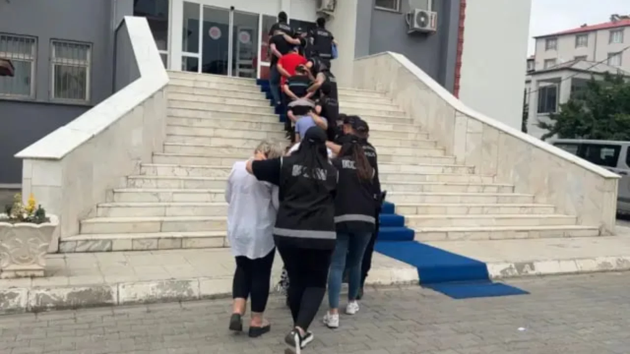 Türkiye’den fuhuş nedeniyle 3 Özbek kadın sınır dışı edildi