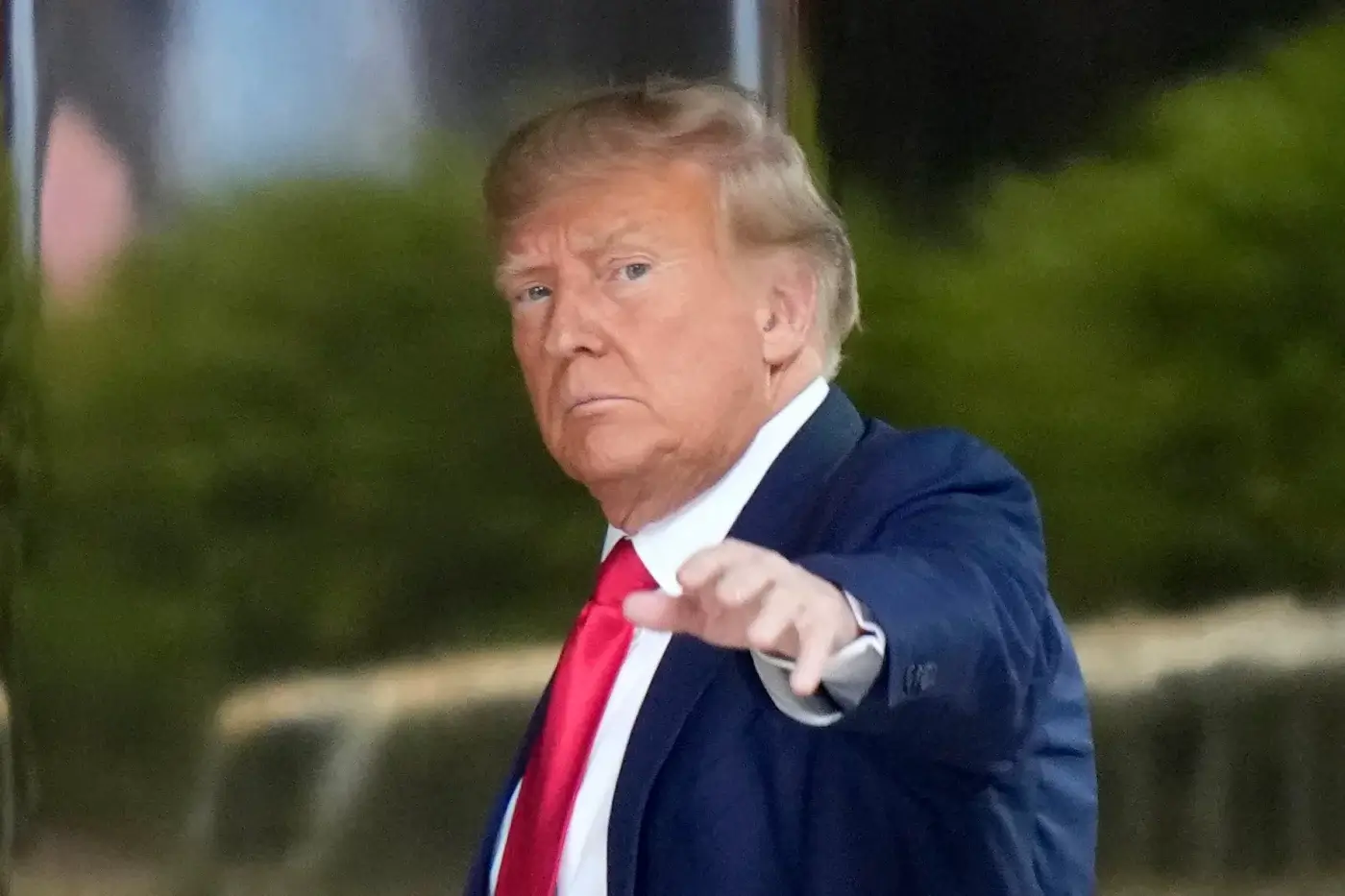 Трамп Зеленскийнинг 30 кунлик оташкесим таклифини қўллаб-қувватлади