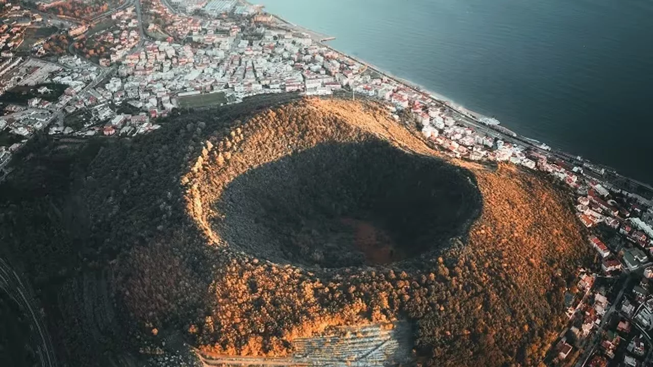 Is a supervolcano awakening in Italy? A global threat is looming around Naples!