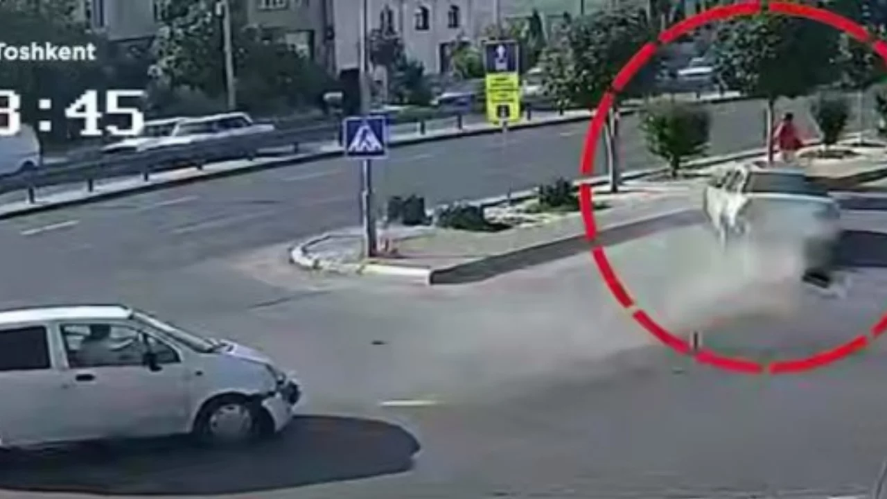 Tragic accident in Tashkent: hit pedestrian and crashed into tree