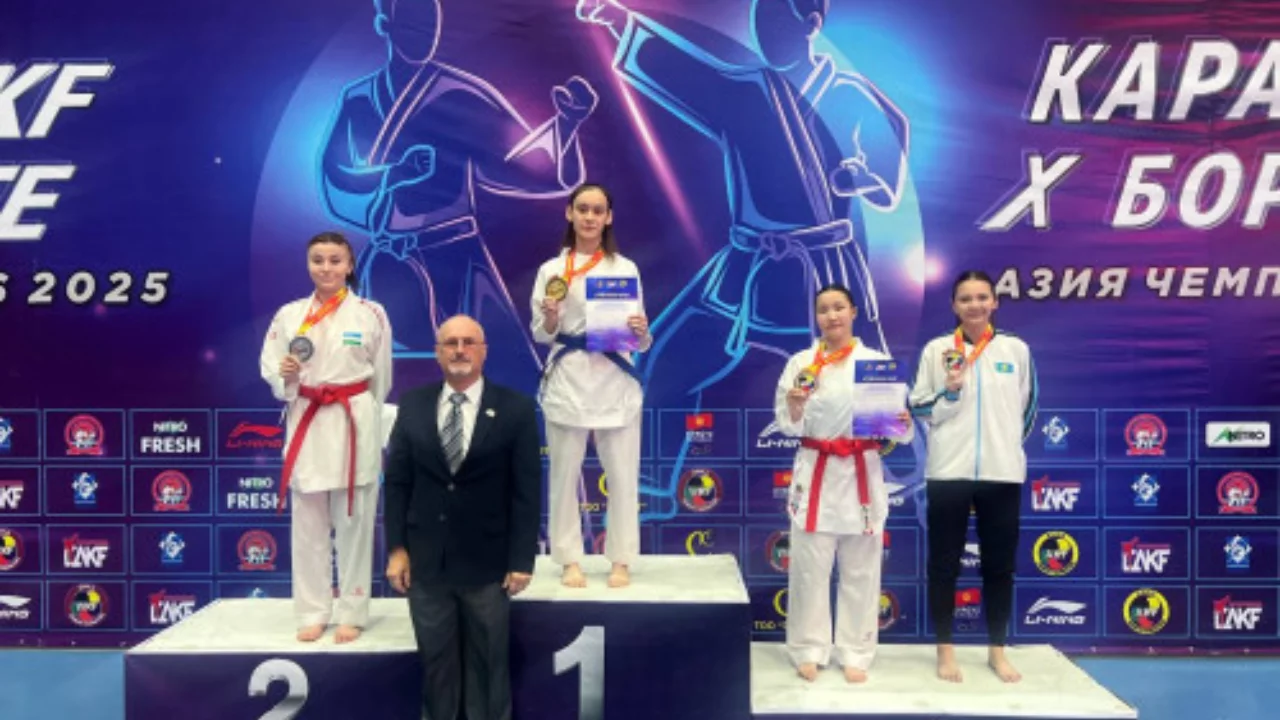 Özbekler Kırgızistan'daki karate şampiyonasında madalyalarla "gömüldü"