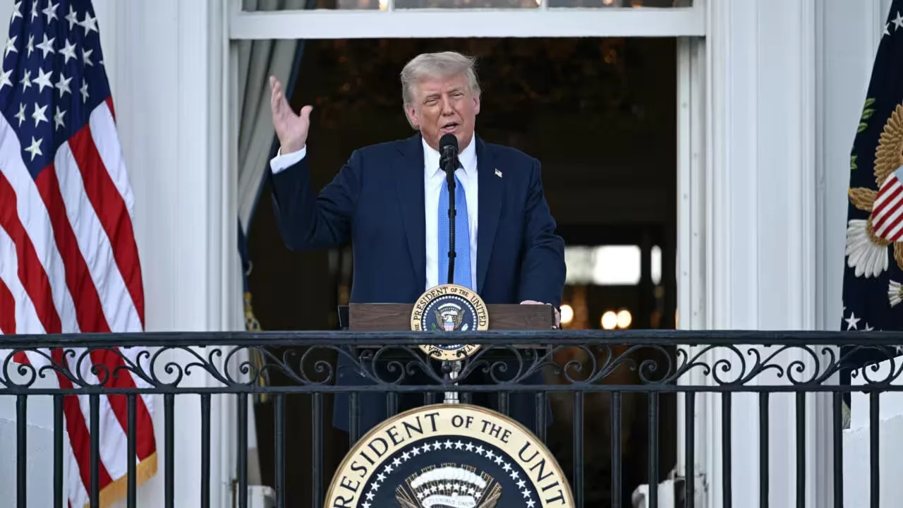 Трамп запрещает въезд в США гражданам 12 стран
