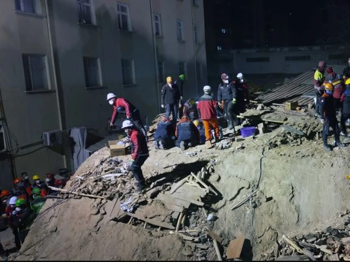 Туркиядаги зилзила: 14 ёшли қиз ваҳима қурбони бўлди (видео)