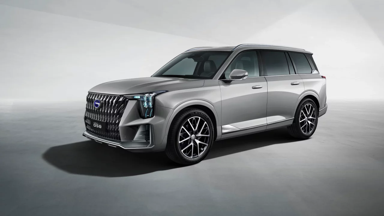 GAC GS8 Dragon HEV: Hybrid Crossover with Modern Technology in the Russian Market