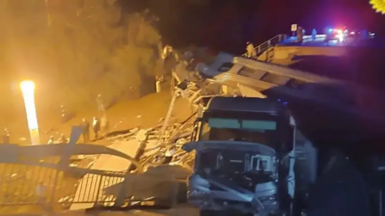 A terrible disaster in Russia: there are deaths as a result of a bridge collapse and a train overturning!