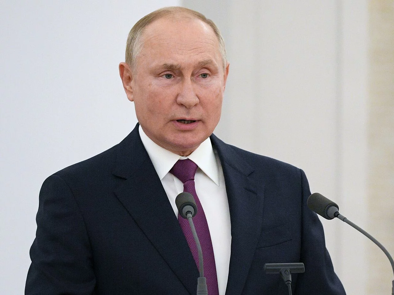 Путин: Украина можаросини тинч йўл билан тугатмоқчимиз