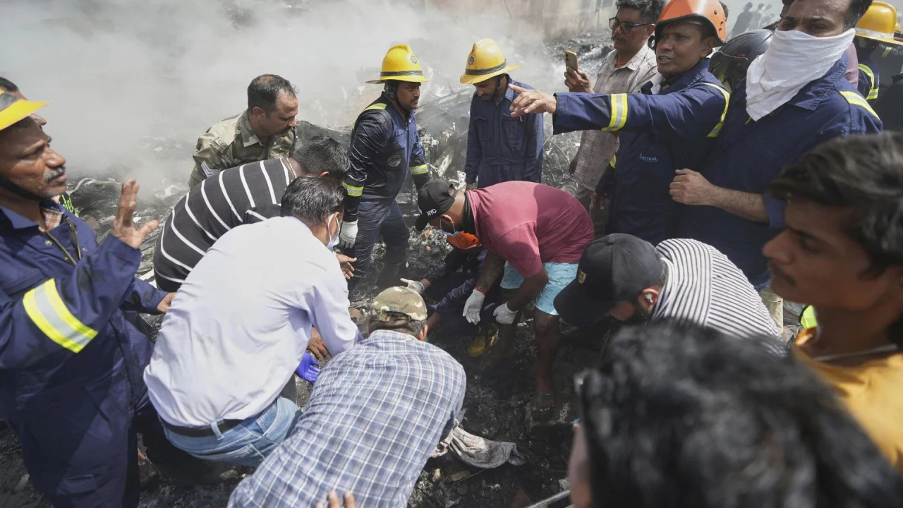 Plane crash in India: 241 dead, one survivor (video)