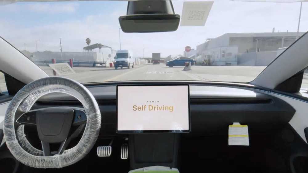 Tesla Model Y ўзини ўзи харидорга етказиб берди