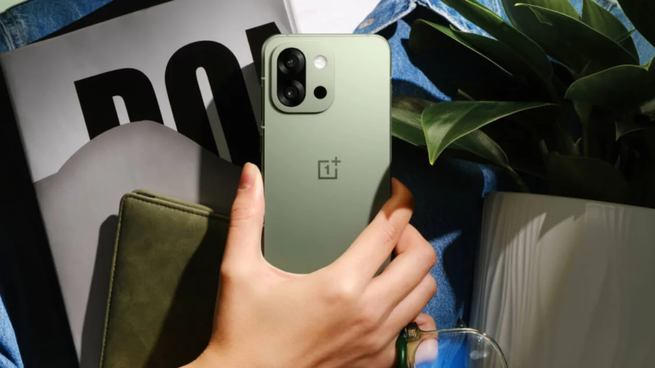 OnePlus 13s presented: a powerful, compact and affordable smartphone