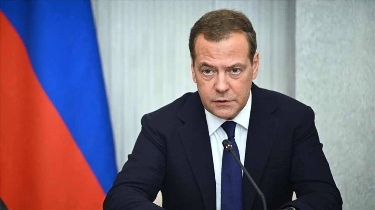 Медведев: Европа Иттифоқи энди Россия учун НАТОдан кам хавфли эмас