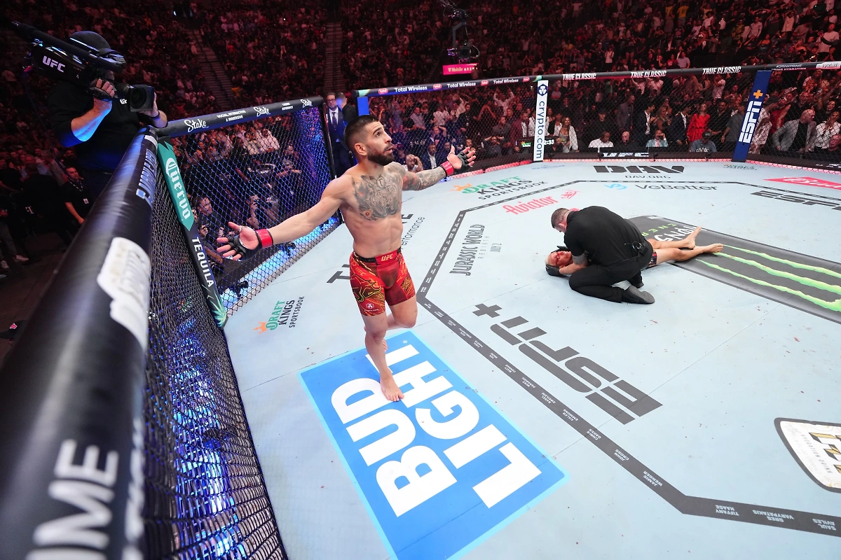 Topuria Knocked Out Oliveira in the First Round and Took the Belt