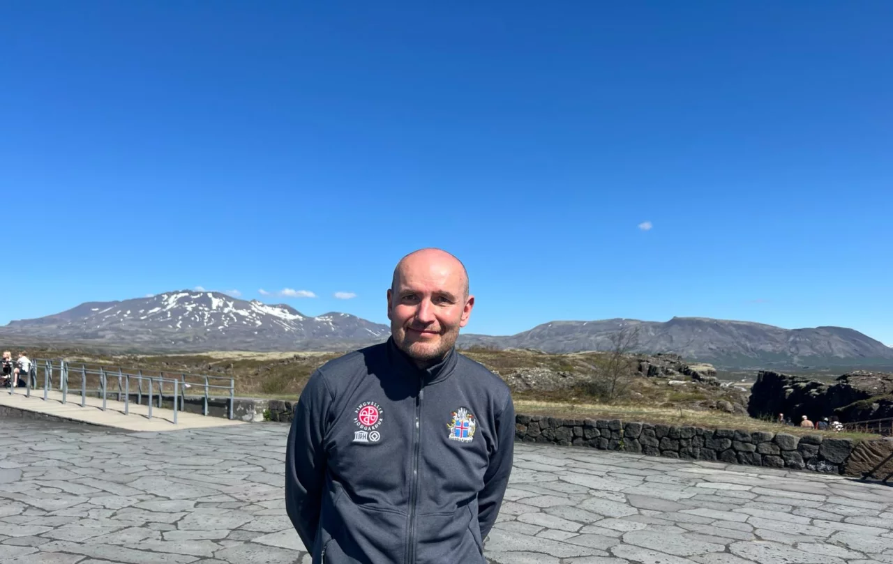 Former Icelandic president becomes a guide in a national park