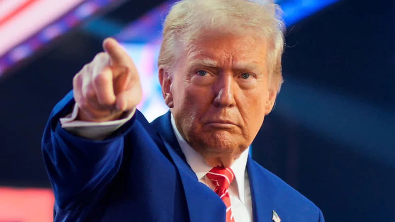Трамп танқидчиларга жавоб қайтарди ва Эрон бўйича қатъий позициясини билдирди