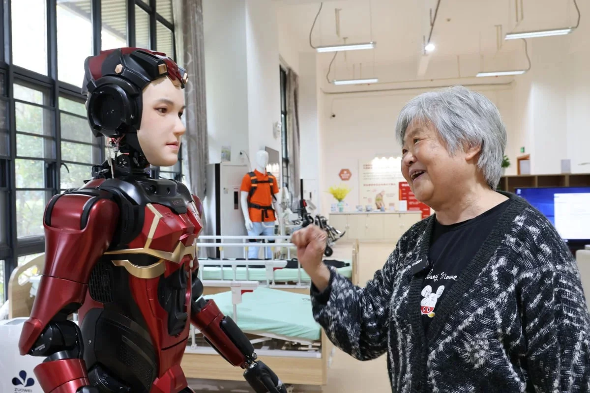 Robots take care of the elderly in China: a new system for 300 million people