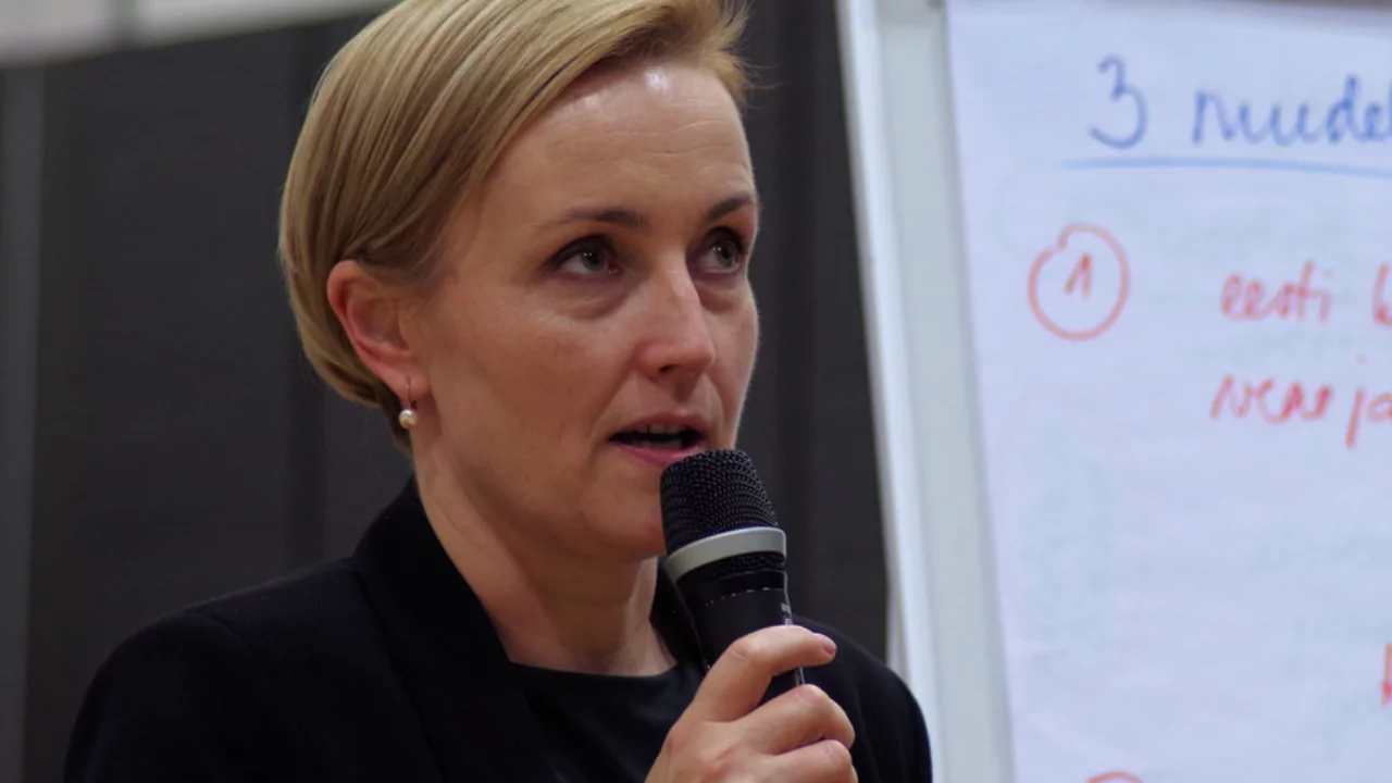 Why couldn’t the Estonian minister answer a simple math question?
