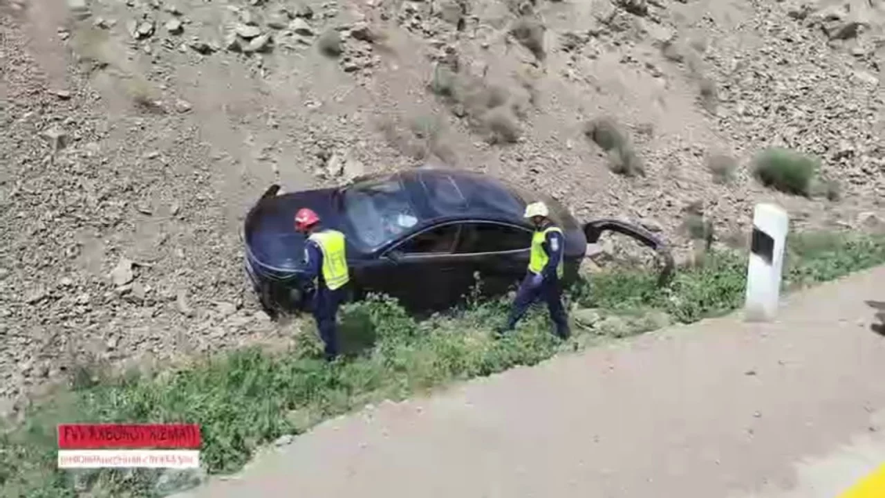 Қамчиқда ҳайдовчи ҳушини йўқотди, автоҳалокатдан ҳайратли қутулиш