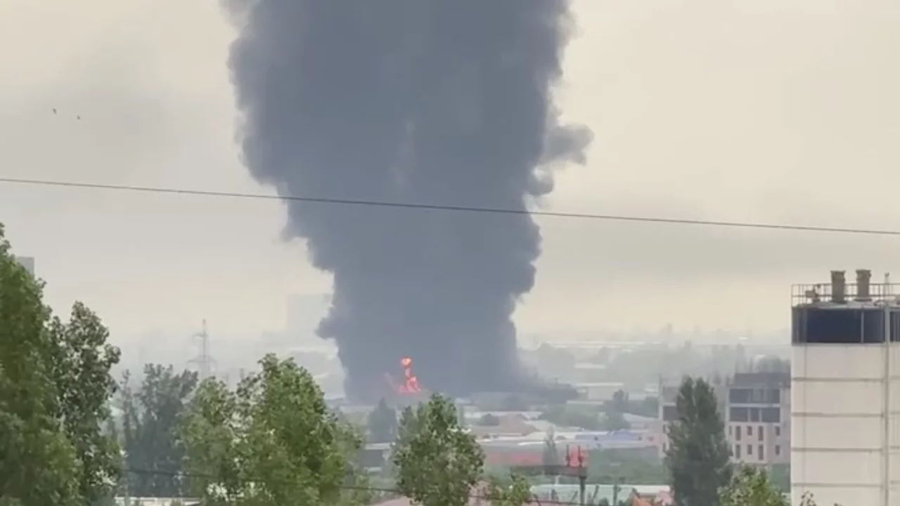 Fire breaks out in furniture workshop in Sergeli