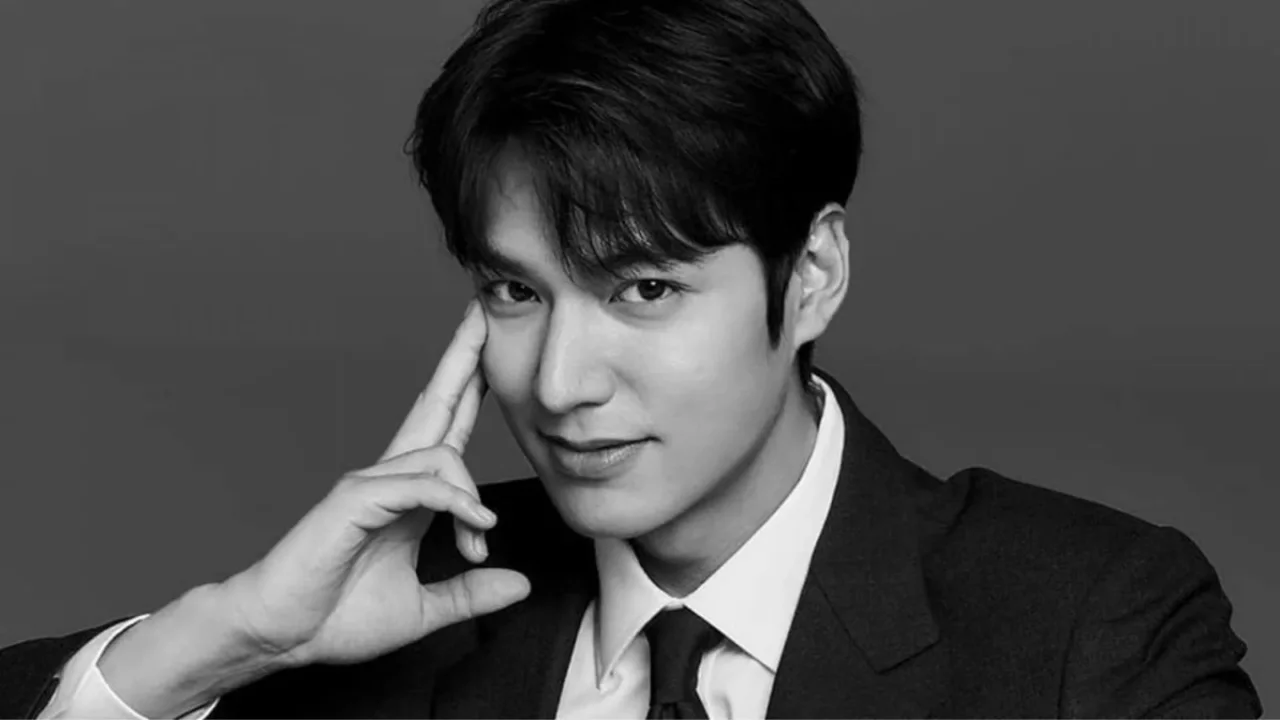 Actor Criticized for Accepting Gifts from Fans