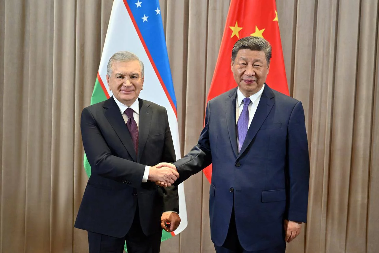 Şevket Mirziyoyev Kazakistan’da Şi Cinpin ile Görüşme Yaptı