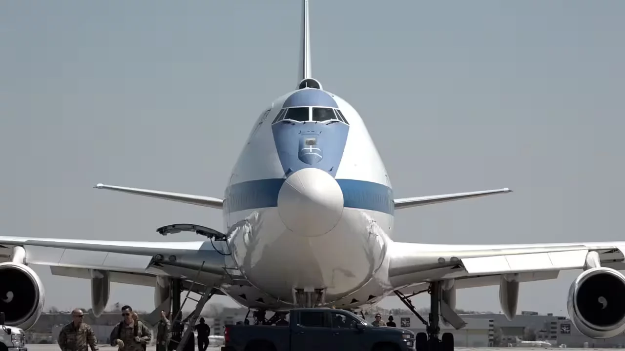 US "Doomsday Plane" Activated: Mysterious Aircraft in the Sky Amid Nuclear Threat