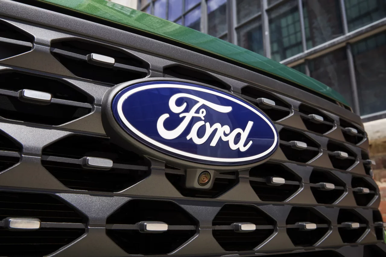Ford rahbari Trampning elektromobil siyosatini tanqid qildi