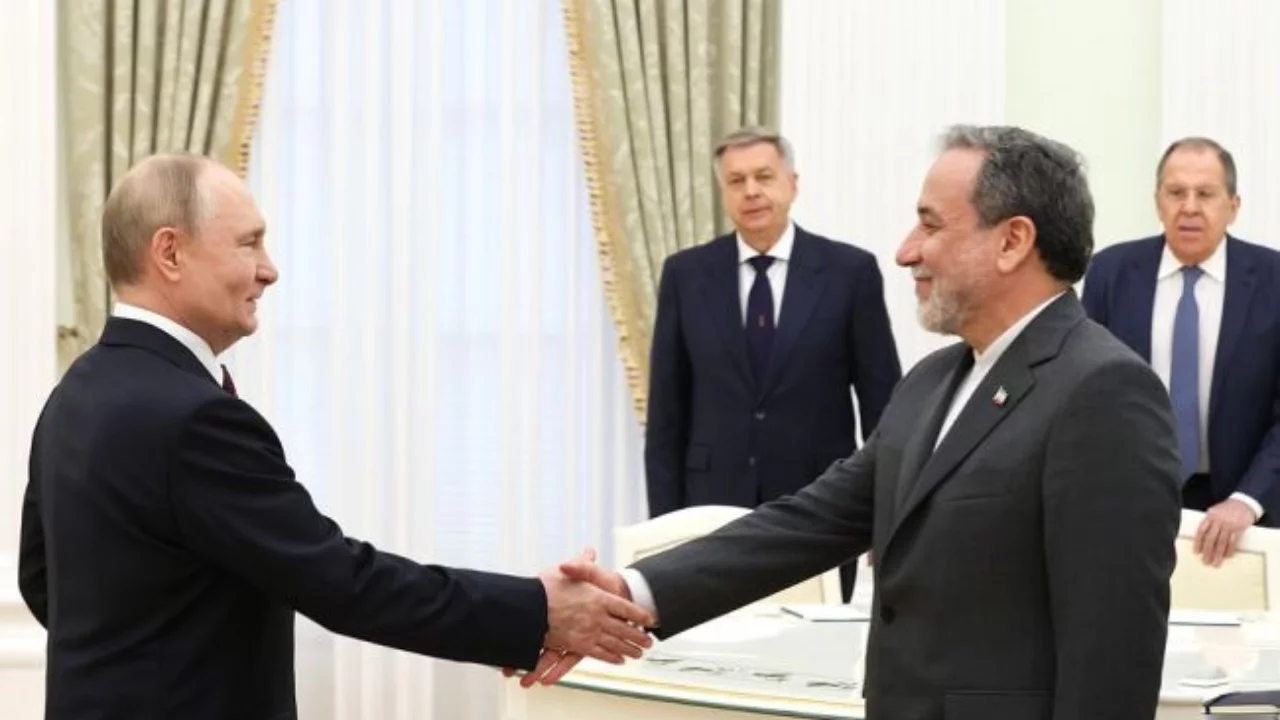 Путин: Эронга қарши сабабсиз тажовуз оқибатида хавфли инқироз кучаймоқда