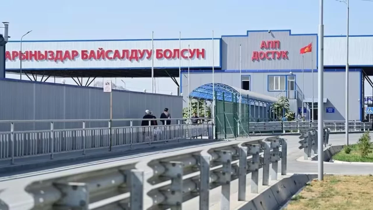 Чегарада янги қулайлик: “Дўстлик”да электрон навбат ва 24 соатлик ўтиш