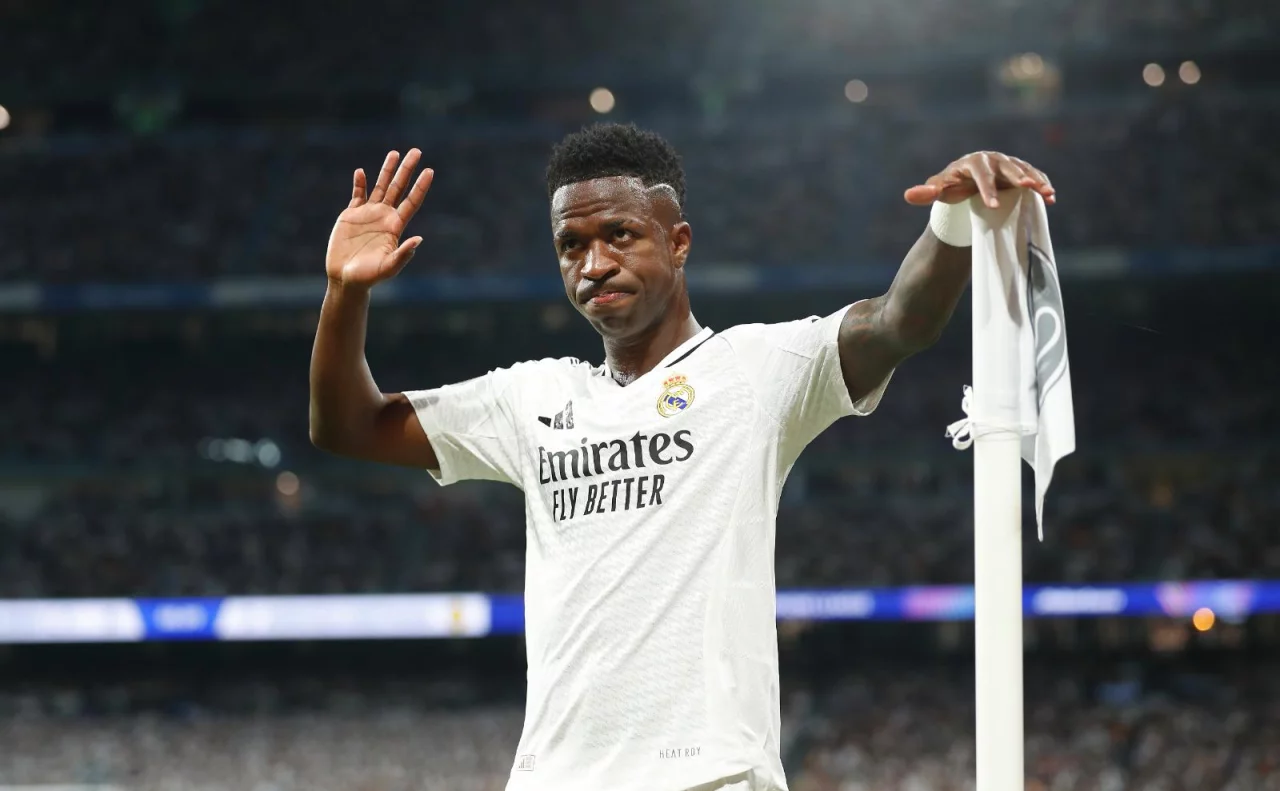 Vinicius Junior "Real" ile yeni sözleşme imzaladı