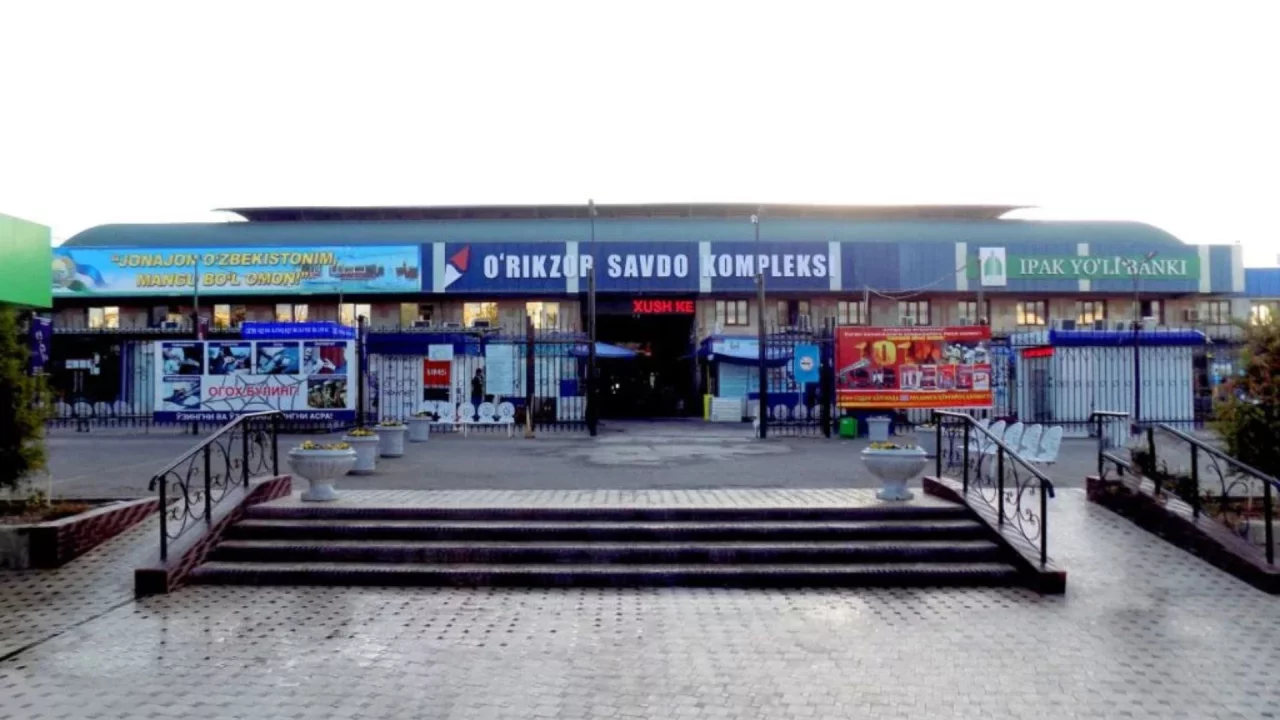 Taşkent'teki Urikzor İnşaat Pazarı kapatıldı.