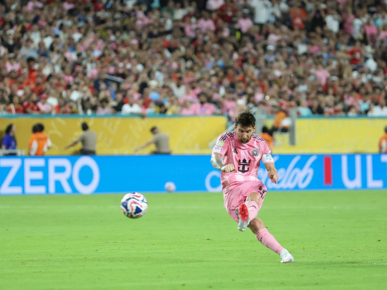 Messi 7 dakikada gol atıp asist yaptı
