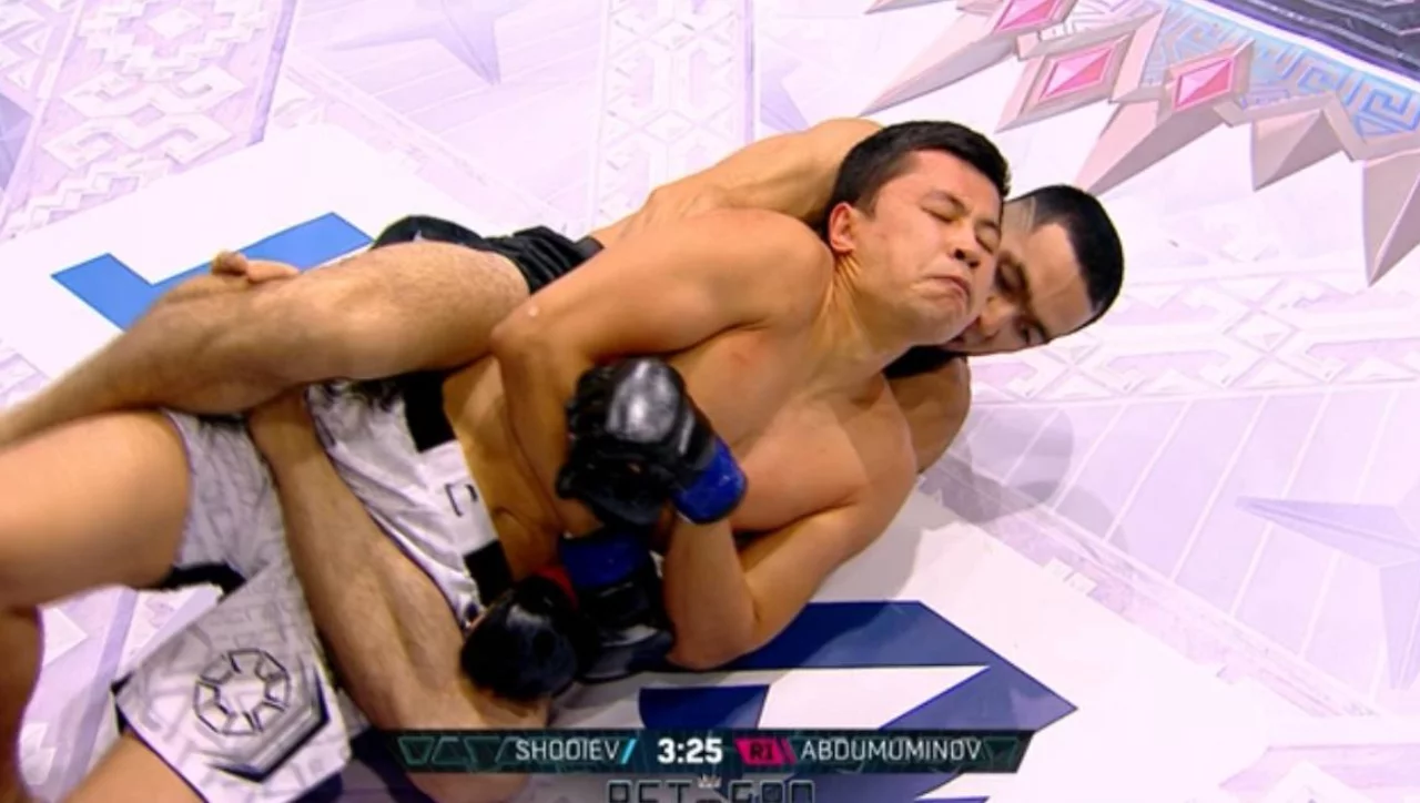 "Jaszhan" unexpectedly entered the Octagon, Saturn won by choke