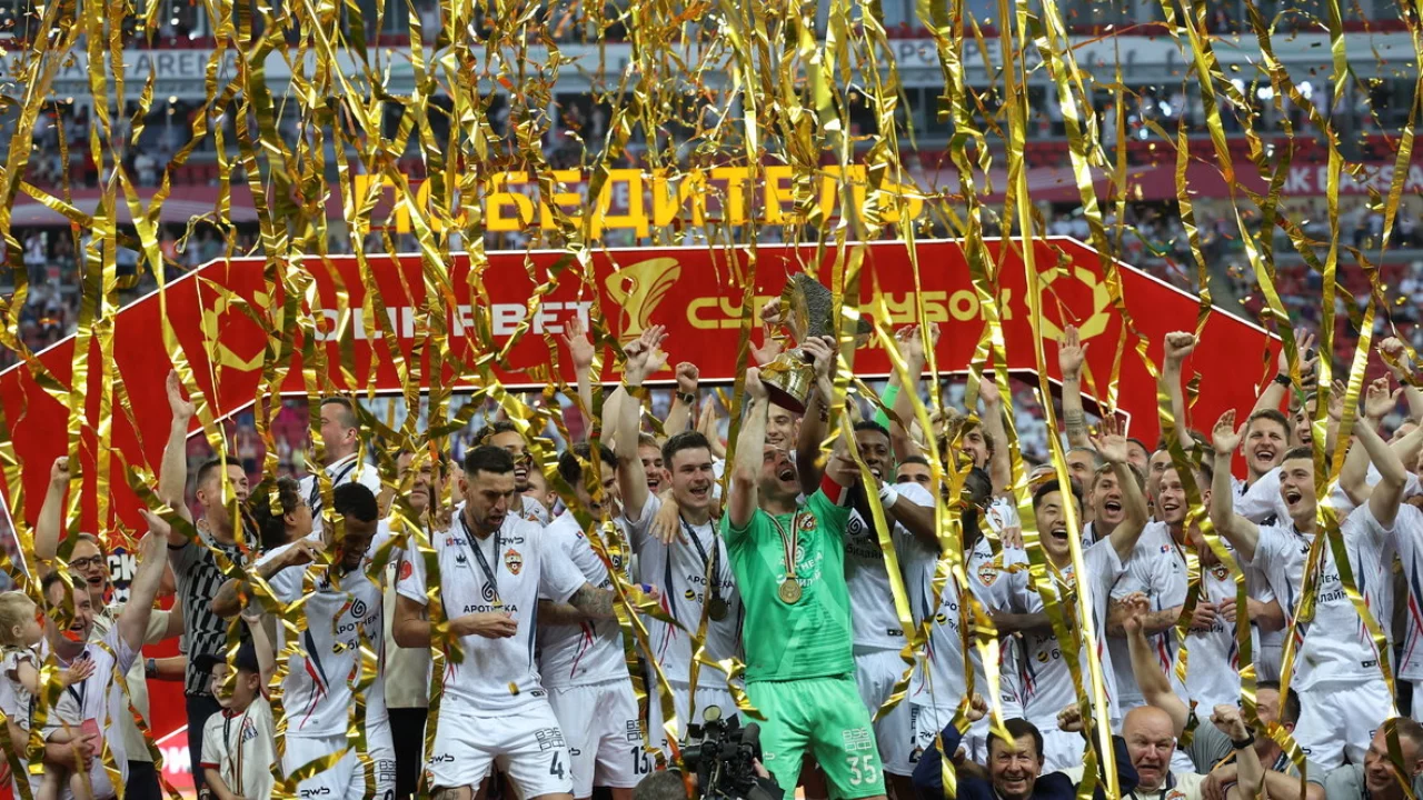 Fayzullaev, Kupa ve Süper Kupa kazanan ilk Özbek futbolcu oldu