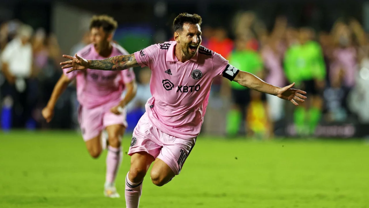 Messi sets record by scoring a brace in fifth consecutive match