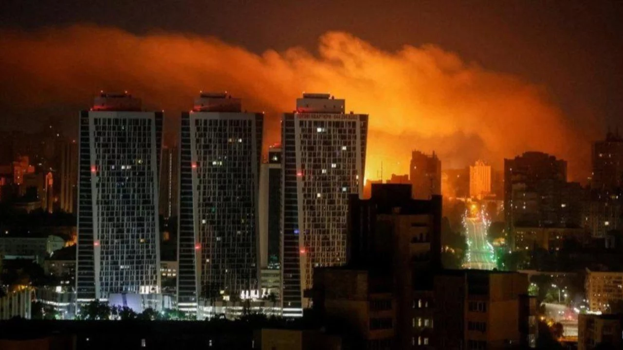 Attack on Ukraine's capital: a night of explosions, deaths, and anxiety