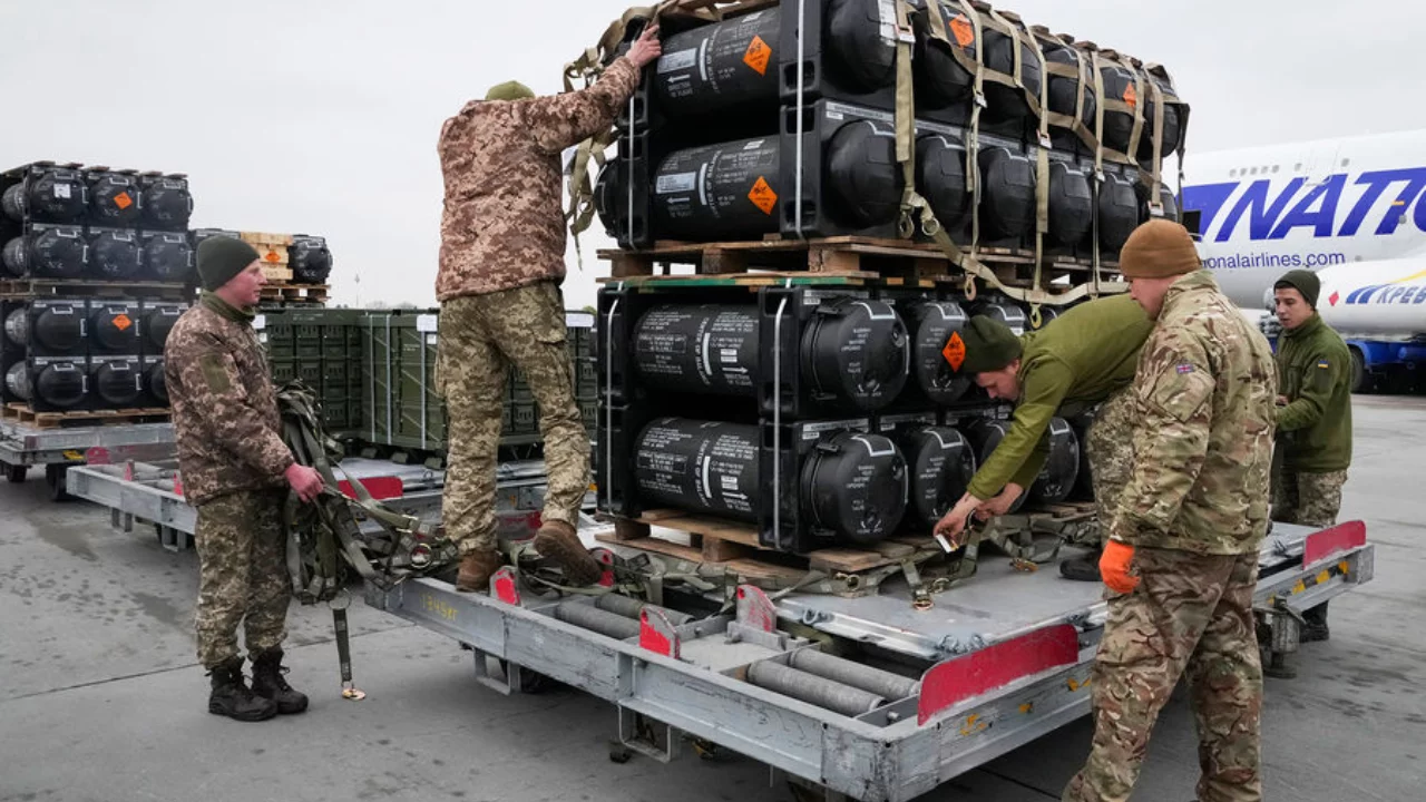 Из США в Киев направлена новая военная помощь: отправлена партия Patriot и GMLRS
