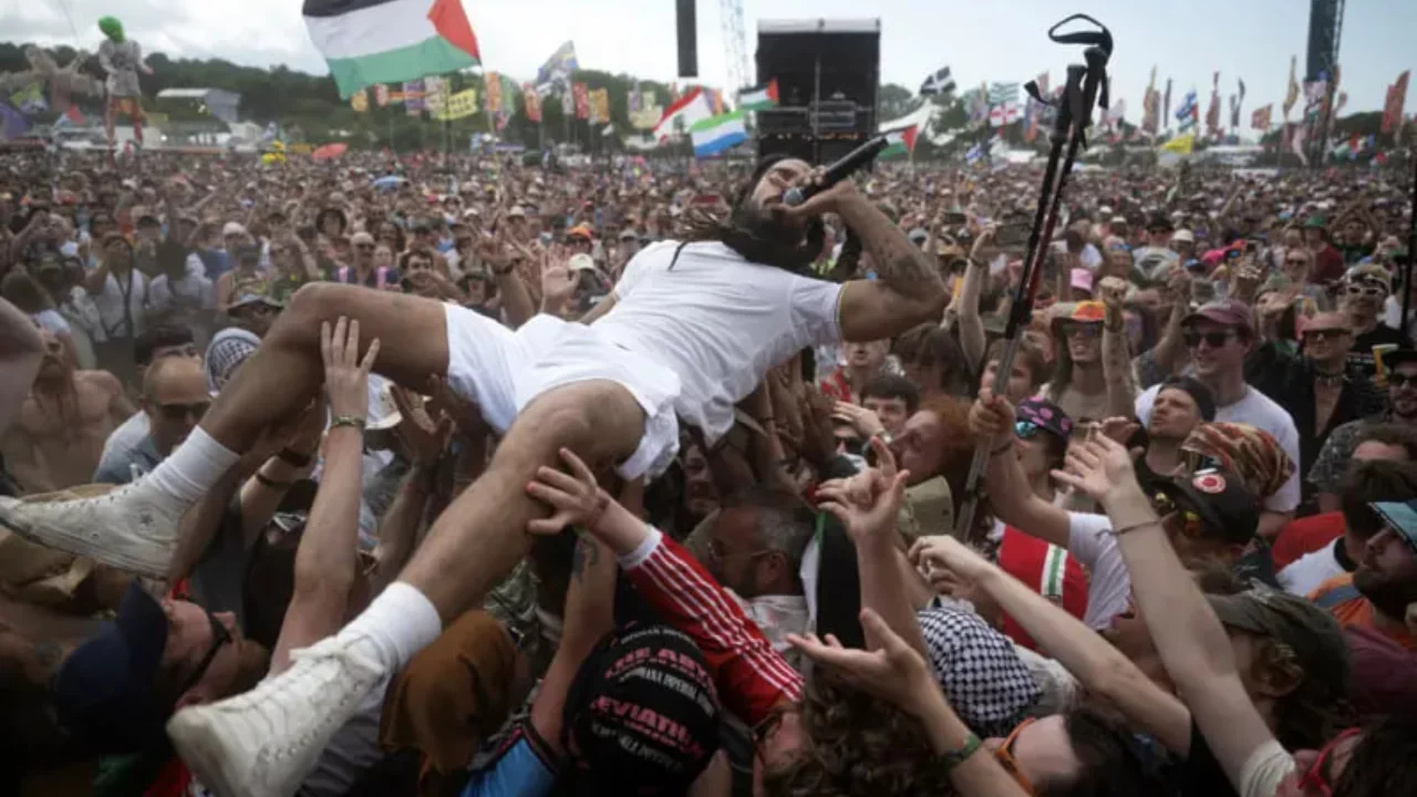 Britanya festivalinde siyasi çıkışlar polis incelemesine neden oldu